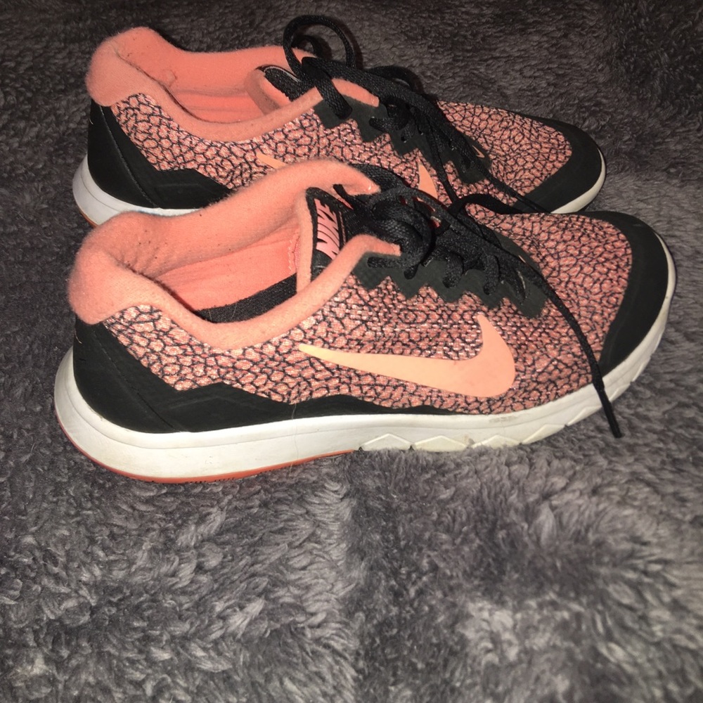 coral Nike flex experience tennis shoes